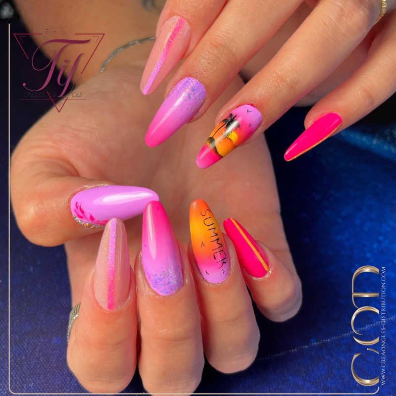 Almond fait avec le Gel couleur Ultraviolet