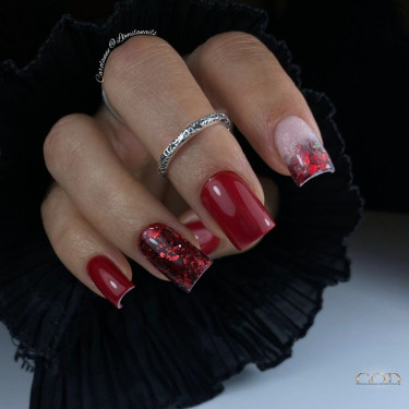 Nail art fait avec le Art Line Dark Red 