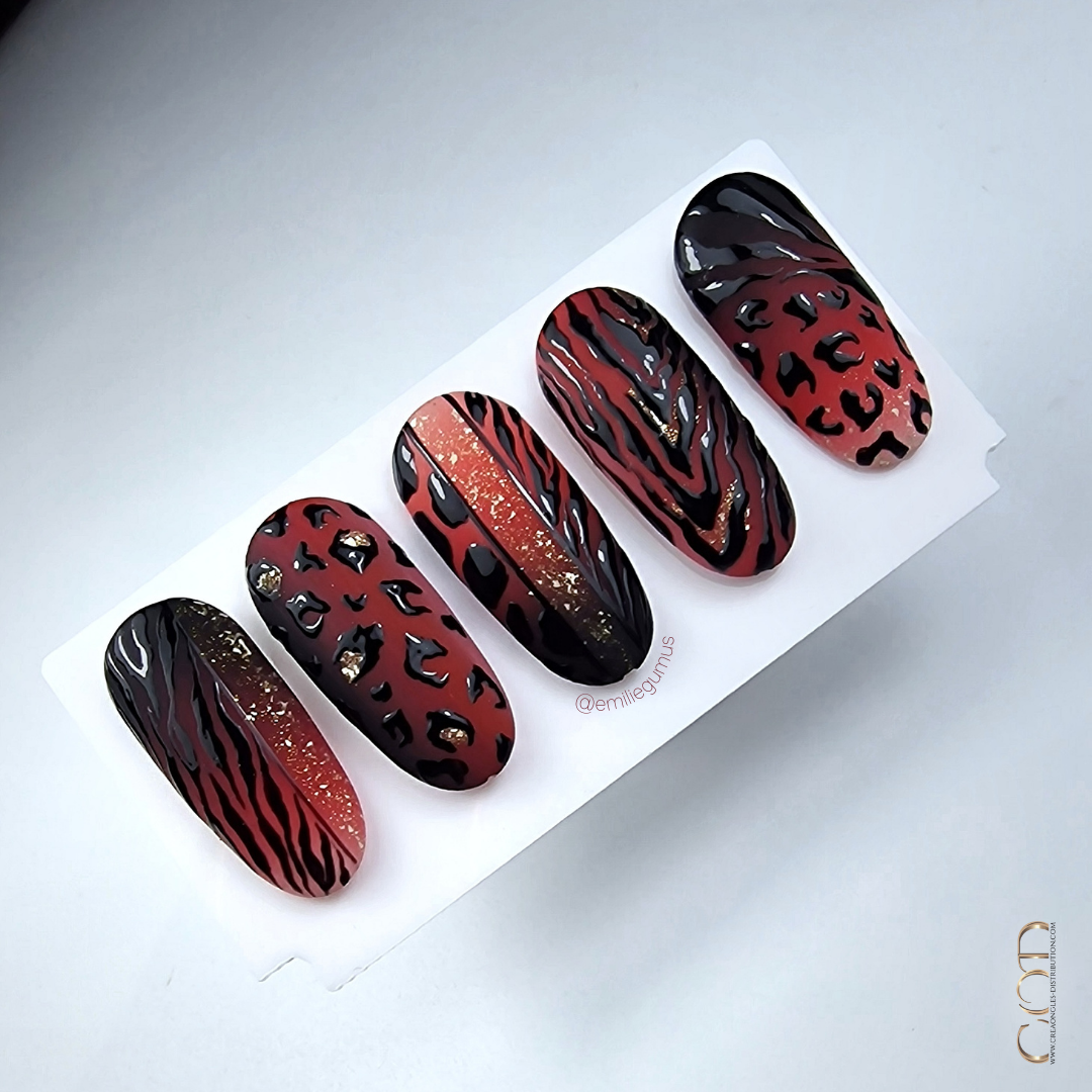 Capsules ongles rouges noires avec nail art léopard et zèbre