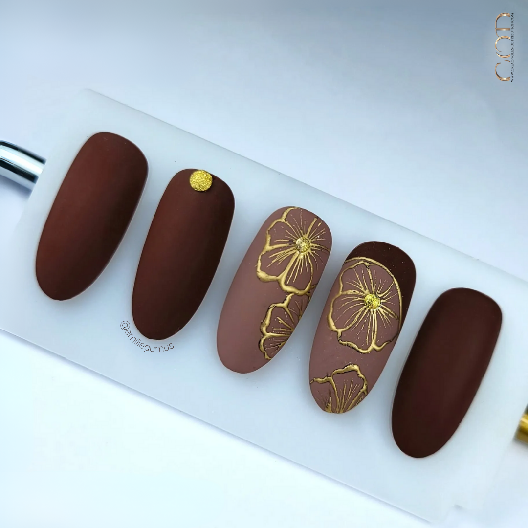 Capsules ongles marron et nude