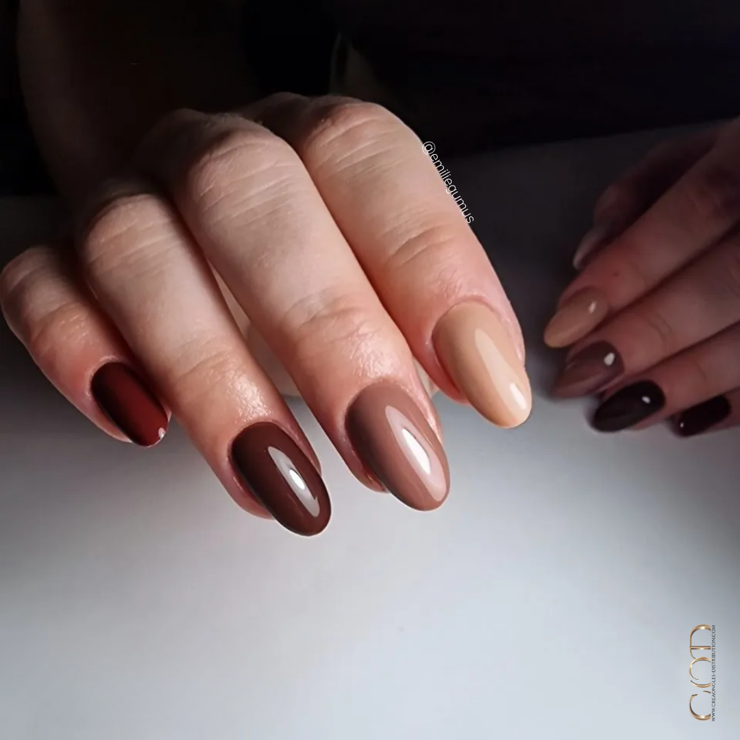 Ongles ovales camaieu marron