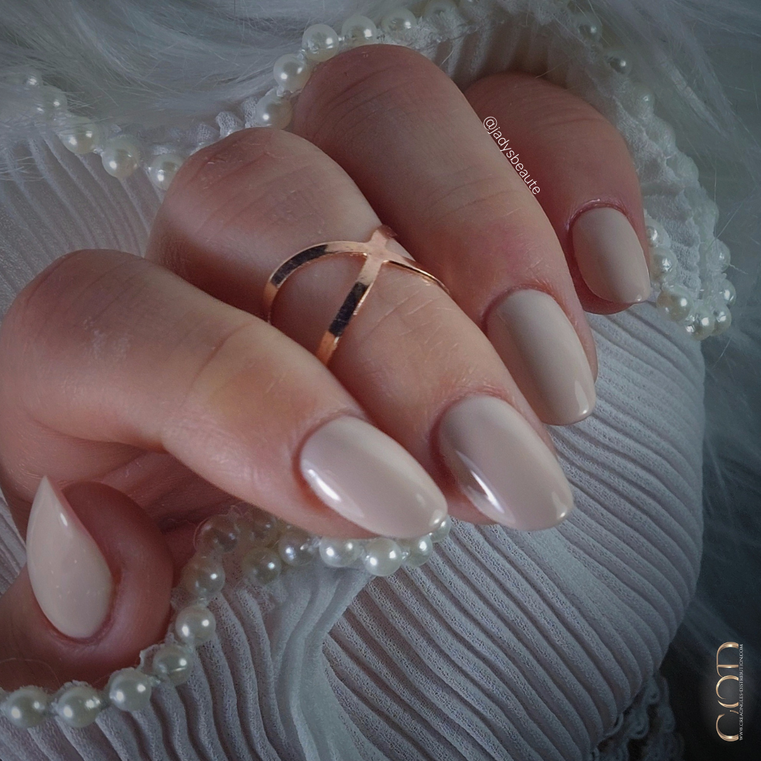 Ongles nude beige