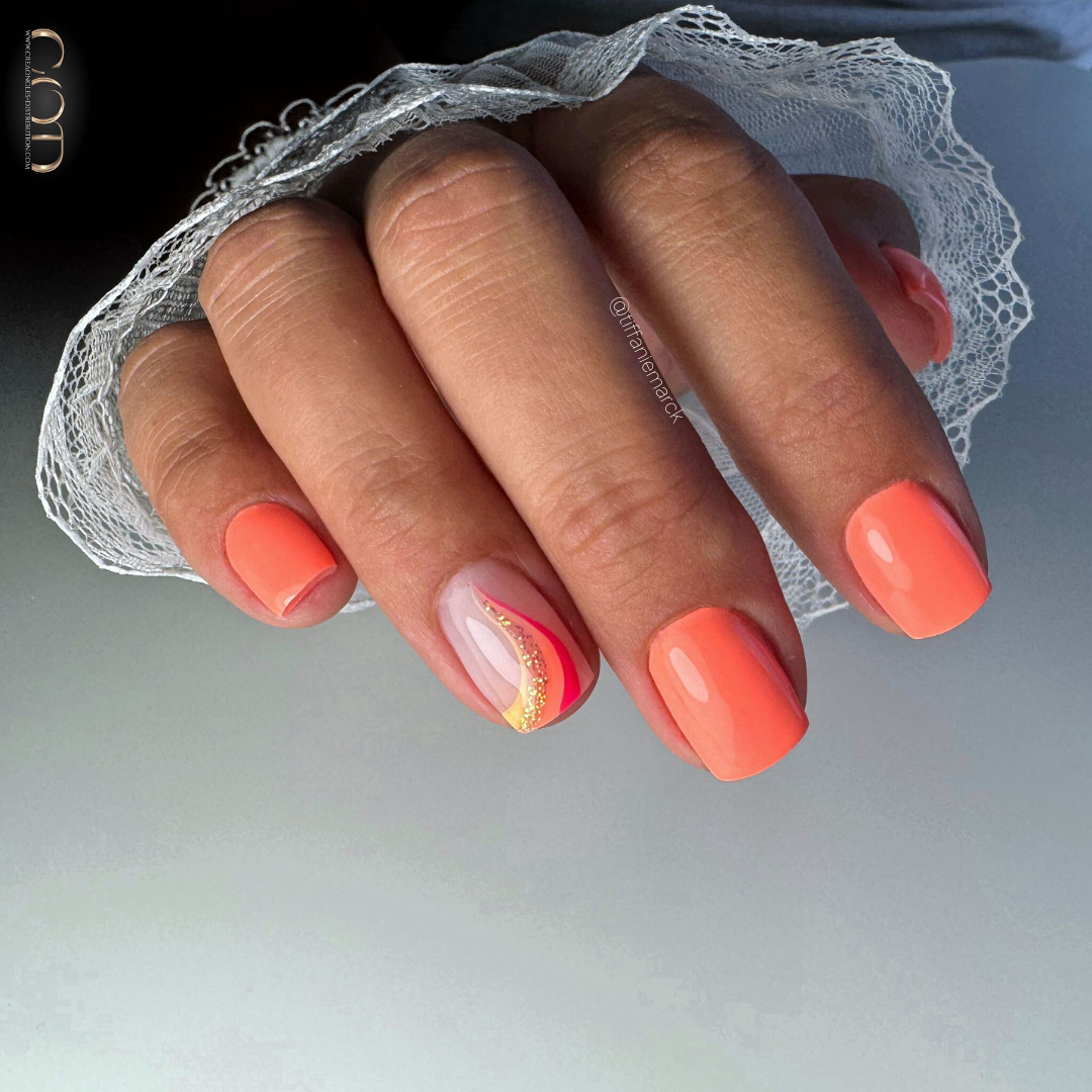 Pose d'ongles carré court néon corail orange