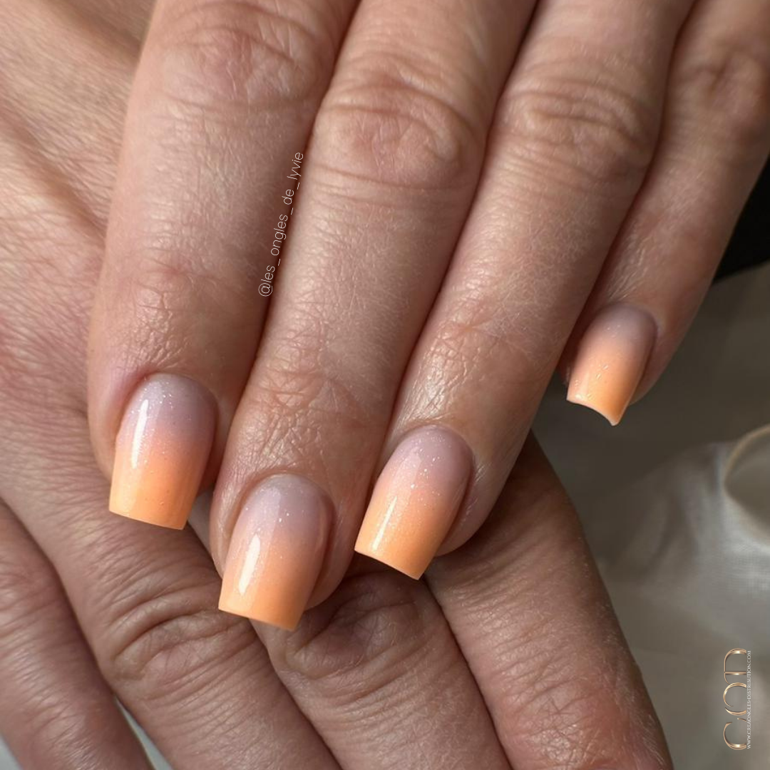 Pose d'ongle carré long avec babycolor orange pastel