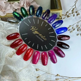 ✨ Plongez dans l’esprit des fêtes avec notre collection Hypnotic ! 🎄✨

Pour Noël , laissez vous séduire par ces teintes envoûtantes, parfaites pour sublimer vos ongles pendant les fêtes de fin d’année. Du rouge profond, aux verts scintillants, en passant par le bleu, tout est possible, il ne vous reste plus qu'à imaginer votre pose de rêve ! 🌟

🎁 Quel sera votre choix pour des ongles inoubliables ce Noël ? 💅

Retrouvez la collection sur notre site → https://www.creaongles-distribution.com/fr/collection/8558-box-hypnotic-nuancier-edition-limitee-1008750.html

#codnailsystem #vernissemipermanent #vsp #vernispermanent #newco #glitternails #glitternailssalon #elegantnails #originalnails #nailofinstagram #manicure #gelpolish #ongles #nails #nailsaddict #nailsinspiration #nailproducts